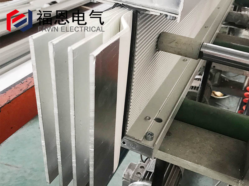 插接式母線(xiàn)槽